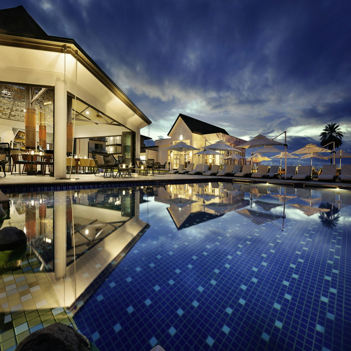 Premium resort hotel with pool overlooking tropical ocean in Banggai